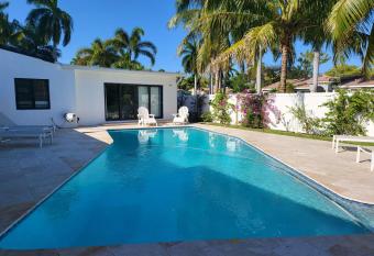 B Wonderful house 2.6 miles from the Beach allows 18 year olds to book a room