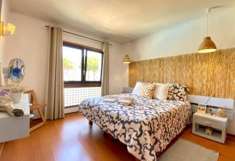 Vilamoura Charming With Pool by Homing allows 18 year olds to book a room