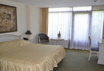 Fletcher Hotel - Restaurant Heiloo has Balcony rooms