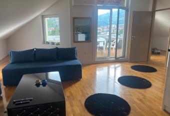 Stan na dan Andrea has rooms with a private hot tub