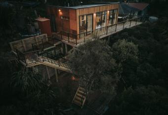 Firkins Retreat, Picton has Smoking/Balcony rooms