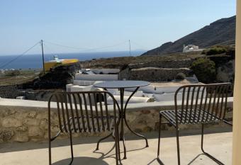 AMBELIA DELUXE allows 18 year olds to book a room