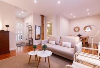 Apartamento en casa centenaria, Parque M.  Cristina allows 18 year olds to book a room