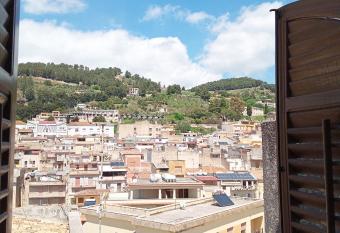 Casa di Rosa has Balcony rooms