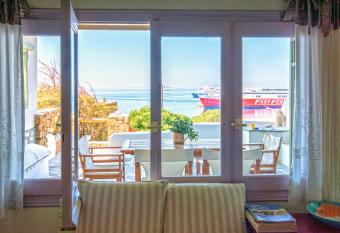 Tourlos Beachfront House in Mykonos has Balcony rooms