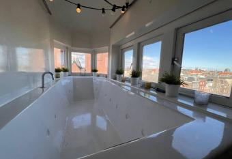 Awesome Rooftop Penthouse Apartment with large terrace has Smoking rooms