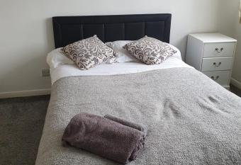 Elegant Malmesbury Hideaway has rooms with a private hot tub