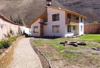 Hermosa casa rural con ba  era de hidromasaje. has rooms with a private hot tub