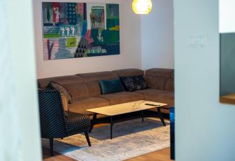 S n E has Balcony rooms