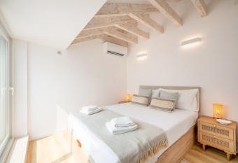 GuestReady - Beachfront dream in Sesimbra has Balcony rooms