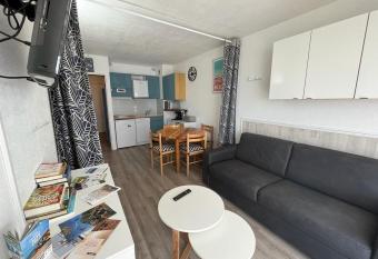 Studio cabine refait    neuf , vue bassin Arcachon has Balcony rooms