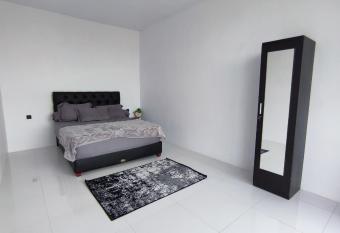 Mountain Hill has Balcony rooms