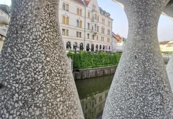 philip mansion has rooms with a private hot tub