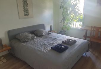 Chez Fr  d  ric allows 18 year olds to book a room