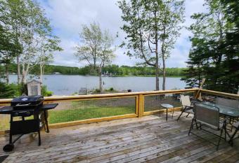 CAIA Lakeside Retreat - Sunken Lake has Balcony rooms
