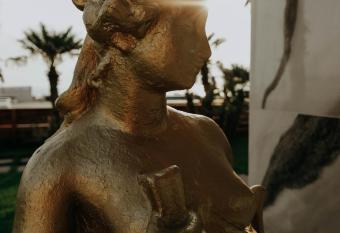 MoonLuxuryResort has Balcony rooms