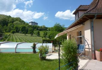LA FERME DES PERLES NOIRES has Balcony rooms