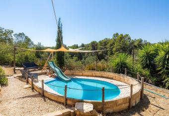 Es Mul   has Balcony rooms