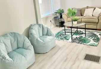 Beautifully Remodeled in Downtown Sleeps 10 allows 18 year olds to book a room