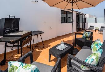 Eslanzarote TANA HOUSE, super wifi, Tv sat  lite, Bbq has Balcony rooms