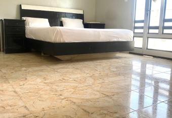 Hotel Residence Ami Bamba has rooms with a private hot tub