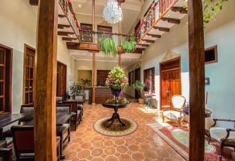 Santa Lucia House - Forum allows 18 year olds to book a room