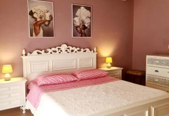 V.home has Balcony rooms