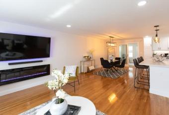 The Charles-South Shore has Balcony rooms