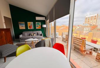 Studio Rooftop Perpignan allows 18 year olds to book a room