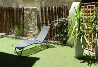 La Petite Maison has Balcony rooms