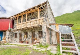 Babi & Tata s House has Balcony rooms