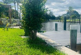 Charlotte's Cottage Heated Pool & Canal View has Balcony rooms