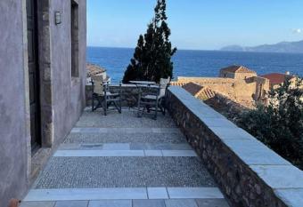 Daphne superior castle suite has Balcony rooms