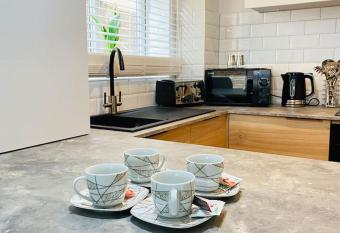 Beautiful Ground floor flat with private garden and parking has Balcony rooms