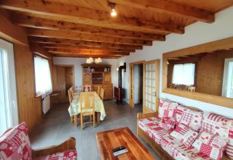 Sur Les Hauteurs du Lac has Balcony rooms