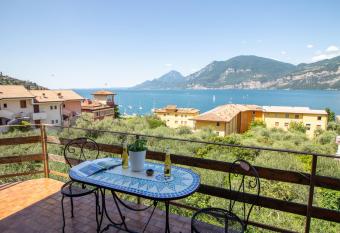 Villa Diana - Terrazza sul Lago has Balcony rooms