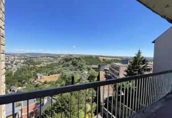 Petole, hyper centre avec vue has Balcony rooms