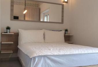 Premium apartment with parking allows 18 year olds to book a room