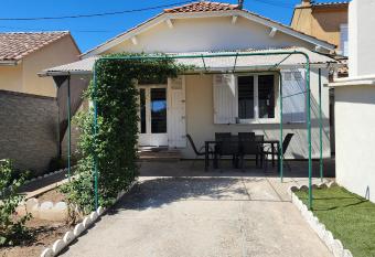 Maison Provence, proche Avignon has Balcony rooms