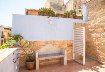 Casetta Manzella has Balcony rooms