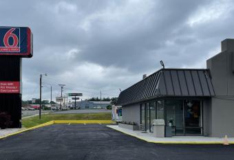 Studio 6 Suites Wytheville, VA allows 18 year olds to book a room