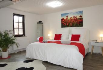 HAPPY-HOMES - Up to 5 - K  che - W-LAN - Netflix - Honig - Terrasse has Balcony rooms