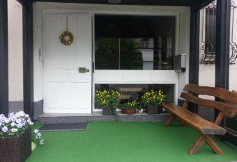 Ferienwohnung & Zimmer allows 18 year olds to book a room