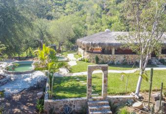 CABA  A PIEDRA CALIENTE allows 18 year olds to book a room