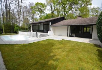 Bella Villa perfetta per la tua famiglia has rooms with a private hot tub