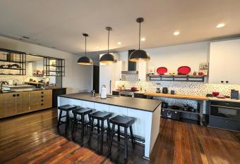 Cherry Street Luxury Apartment allows 18 year olds to book a room