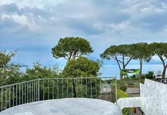 Madai Maua appartament has rooms with a private hot tub