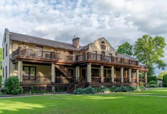 Naramata Inn allows 18 year olds to book a room