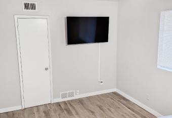 Old Town Miller Central Scottsdale Gem has rooms with a private hot tub