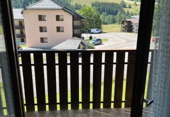 Superbe appartement tout   quiper has Balcony rooms